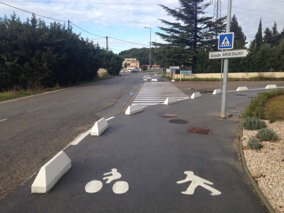 Piste cyclable discontinue dangeureuse